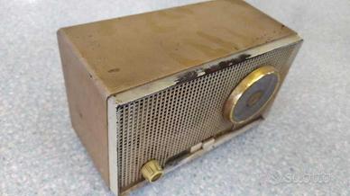 Proiettore e radio d’epoca da collezionisti