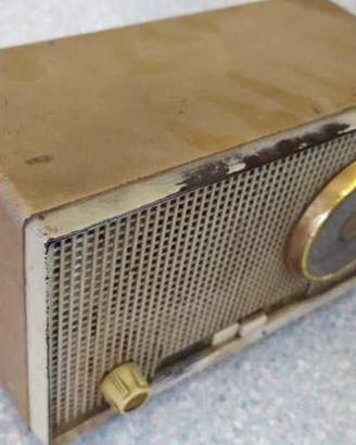 Proiettore e radio d’epoca da collezionisti