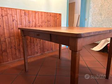 Tavolo in legno artigianale