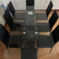 tavolo e tavolino in vetro con sedie