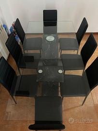 tavolo e tavolino in vetro con sedie