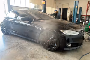 Tesla model S leggi bene