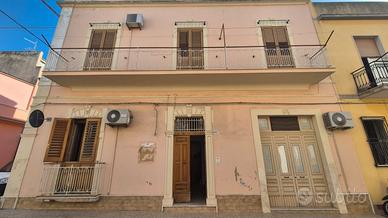 Casa indipendente in Via Malta , Avola