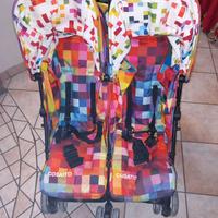 Passeggino gemellare Cosatto con sacchi coprigambe