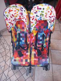 Passeggino gemellare Cosatto con sacchi coprigambe