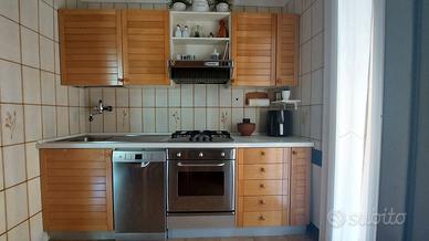 Cucina componibile con elettrodomestici usata