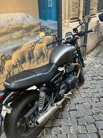 Moto Triumph speed twin 900