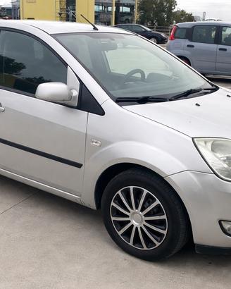 Ford fiesta 1.4 TDI - passaggio incluso