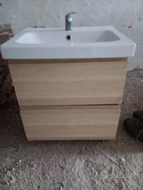 lavabo con cassetti e miscelatore e specchio 