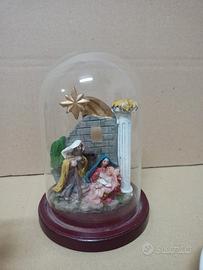 Campana di vetro con natività