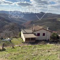 Azienda agricola di 6 ettari con casa e annessi