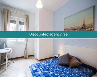 Stanza in appartamento di 285 m² a Milano