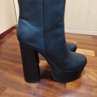 Stivali neri con il tacco