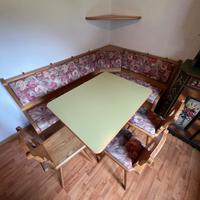 Tavolo con sedie (3) e giropanca (contenitore)