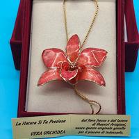 Collana in resina di orchidea essiccata