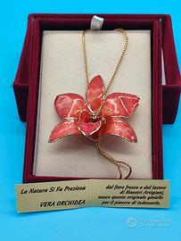 Collana in resina di orchidea essiccata