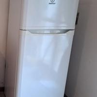 Frigorifero Indesit di circa 3 anni