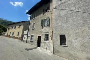 CASA SEMINDIPENDENTE A DELEBIO