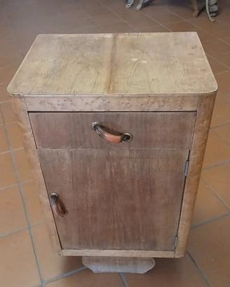 antico comodino 