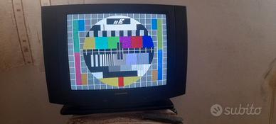 TELEVISORE A TUBO CATODICO A COLORI.