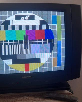 TELEVISORE A TUBO CATODICO A COLORI.