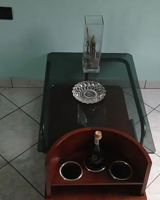 Tavolino con portabottiglie e piano in