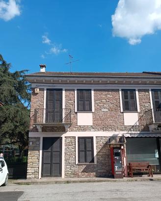 Da privato casa semi-indipendente con giardino