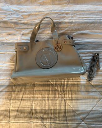 Borsa a spalla in vernice grigia Armani Jeans