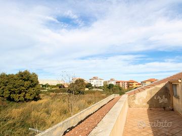 Mansarda con terrazzino nel cuore del viale Europa