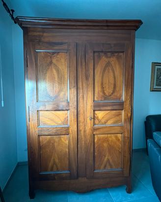 Armadio in legno massello