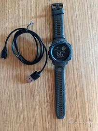 Garmin Instinct prima serie con cavetto
