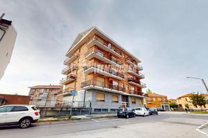 AMPIO TRILOCALE RISTRUTTURATO CON BOX AUTO!
