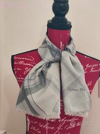 sciarpa di Christian Dior in pura seta.