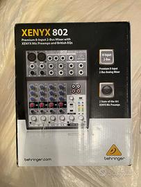 Mixer Behringer XENYX 802 e Amplificatore Cuffie