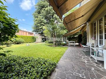 PENTALOCALE CON GIARDINO E DUE BOX - LESMO
