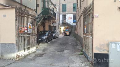 MAGAZZINO A GENOVA