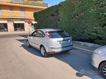 2005  FORD FOCUS 1,6 T.D. MOTORE NUOVO .