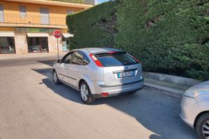 2005  FORD FOCUS 1,6 T.D. MOTORE NUOVO .