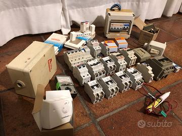 Lotto Materiale elettrico vario - Magnetotermici..