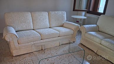 SALOTTO COMPOSTO DA DUE DIVANI