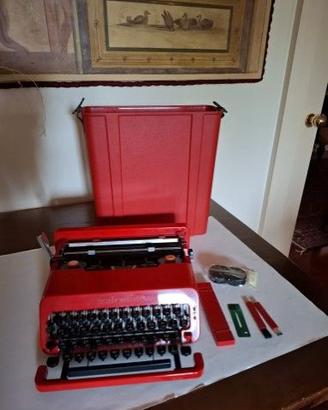 Macchina da scrivere Olivetti