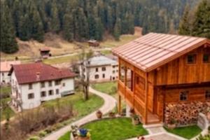 Baita Rustica con 8.000mq di terreno - SCI E RELAX