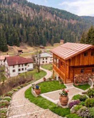 Baita Rustica con 8.000mq di terreno - SCI E RELAX