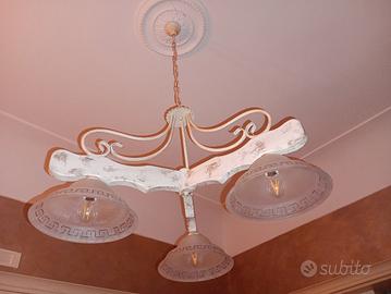 lampadario in legno con coppe in vetro