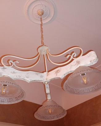 lampadario in legno con coppe in vetro
