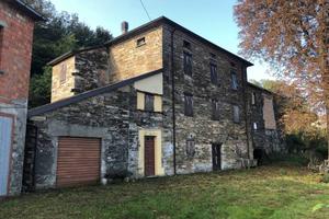 Rustico / Casale di 200 m² con 4 locali a Varsi