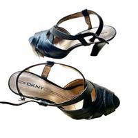 Sandali DKNY neri tacco