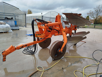 Aratro bivomere voltaorecchia ocimas