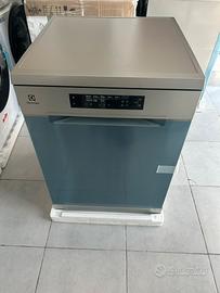 Lavastoviglie nuove con piccoli difetti estetici