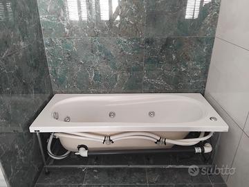 Vasca da bagno idromassaggio